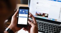 Celular e notebook mostrando o Facebook, que vai mudar de nome